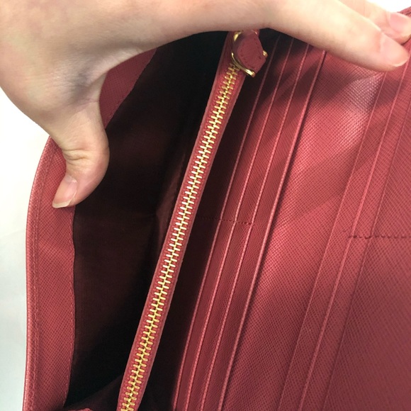 Prada leather wallet - Picture 7 of 8